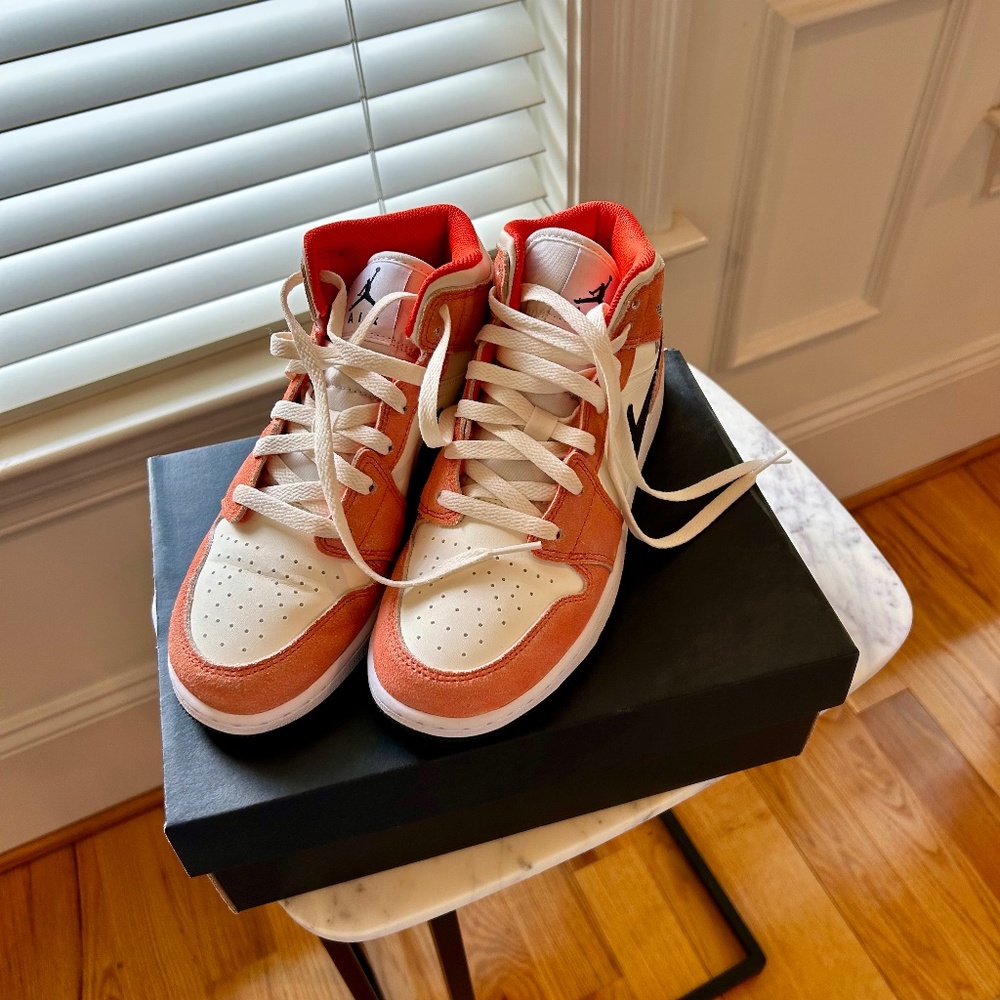 Big Kids Jordan’s SZ 6